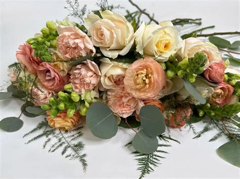 Pantone Peach Fuzz Flower Pack - Blooms By The Box