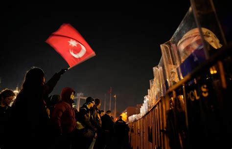 Police use force to break up protests at university in Turkiye's capital