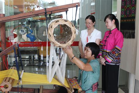 图片故事：贵州23岁小伙传承4千年思州石砚技艺 4年手工打200块砚台--