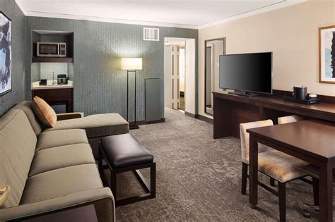 Embassy Suites by Hilton Tysons Corner Hotel (Tysons (VA)) - Deals ...