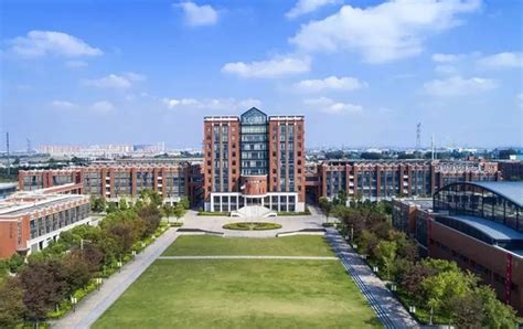 【微党校】36年前的今天，张家港创办了中国第一所县办大学！