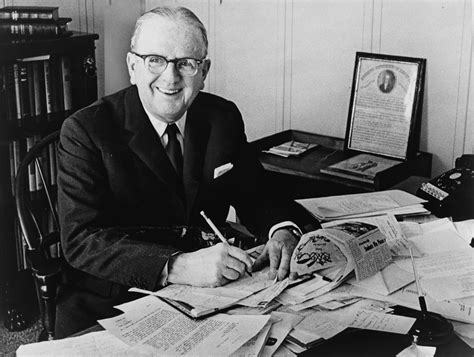 Norman Vincent Peale frase: “Crea que para todo problema hay una solución.”