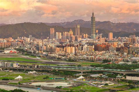 Taipei city, the capital of Taiwan, at dusk 55522779 Stock Photo at Vecteezy