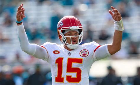 Patrick Mahomes’ Attempt to Draw a Penalty Raises Questions About NFL’s ...