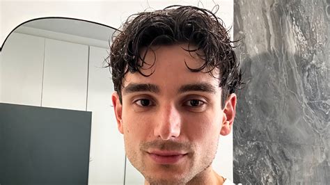 Men with normal and oily hair : How to tame rebellious hair