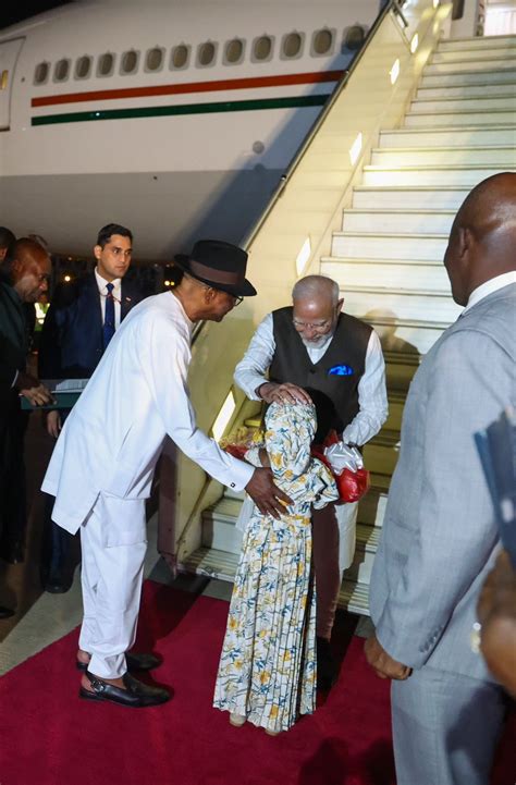 On arrival of Prime Minister at Abuja, Minister for Federal Capital ...