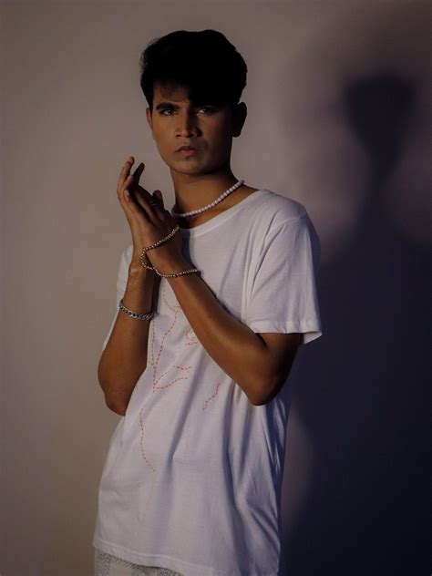 Kantha Flower T-shirt – Kavadea