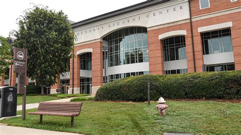 Colleges scramble to understand ICE rule about international students