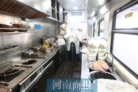 春运来了，带你看看郑州火车后厨，你吃的火车餐是这么来的！-大河新闻