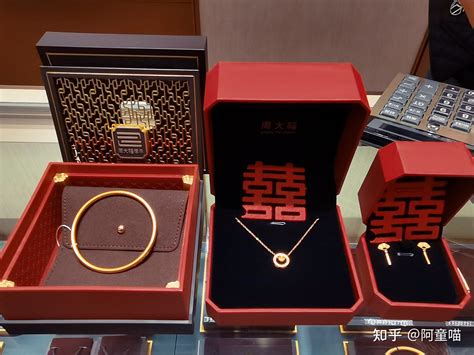 订婚的礼物是什么最新素材