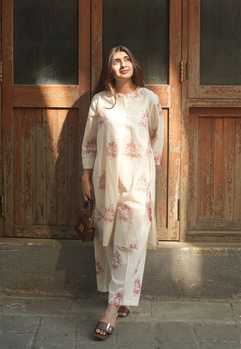 Harshi White Dabu Slub Cotton Straight Co-Ord Set – THE INDIAN ETHNIC CO.