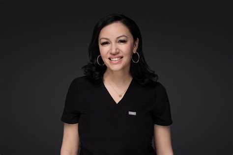 Andrea Castro - Alimond Photography | Leesburg, VA Headshot Studio