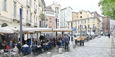 Covid, dati in calo: 4 regioni confermano l'arancione, 2 in bilico