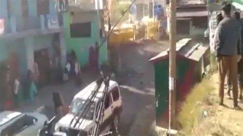 On cam: Unhappy with roads, mob attacks cops in Uttarakhand