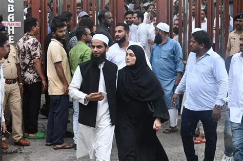 Salman Khan To Pooja Bhatt: Bollywood Celebs Gather For Baba Siddique's ...