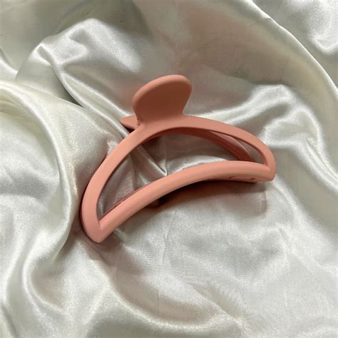 Semi Circle Claw Clip - Peach – Scrunchit