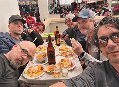 Jorge Villamizar y André Lopes de ‘Bacilos’ comieron mote en Ambato ...