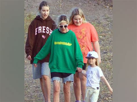 Tori Spelling enjoys family time with kids amid Dean McDermott split