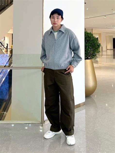 Check styling ideas for「KAWS + Warhol UT (Graphic T-Shirt)、Wide Fit ...