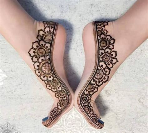 15 Leg and Foot Mehndi Patterns To Try This Wedding Season!