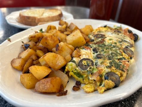 Kenmore Diner owner in Worcester embraces retirement - masslive.com