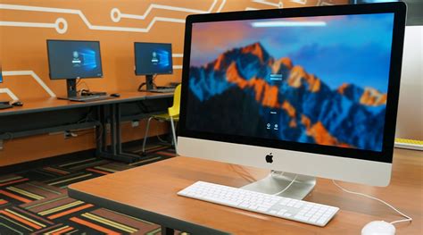 Computer Cafe 的图像结果