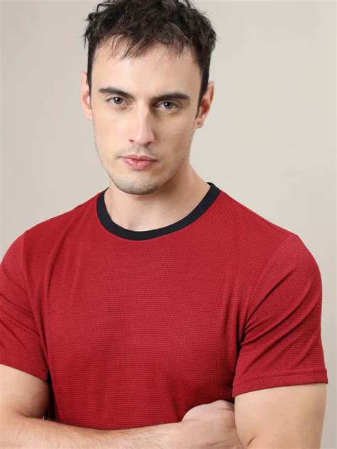 Men Slim Fit Crew Neck T-shirt with Techno Cool+