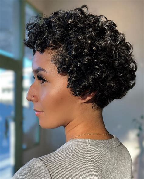 35 Short Curly Hairstyles for Black Women for Glamorous Look - Hood MWR
