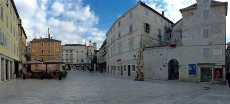 Stara gradska vijećnica (Sight / Attraction) - Split (Get)