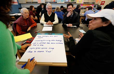 Tourist Meeting Local 的图像结果