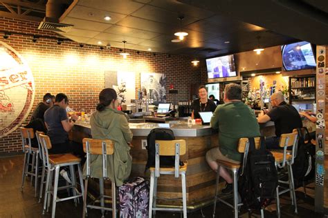 Budweiser Brew House - A5 - St. Louis Lambert International Airport