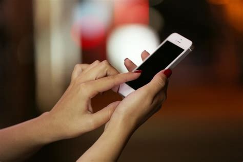 Mobile Phone in Hand 的图像结果