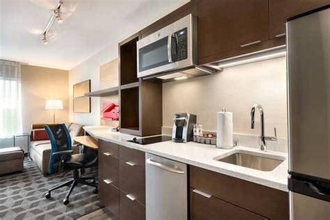 TOWNEPLACE SUITES BY MARRIOTT MILWAUKEE GRAFTON - Hotel Reviews, Photos ...