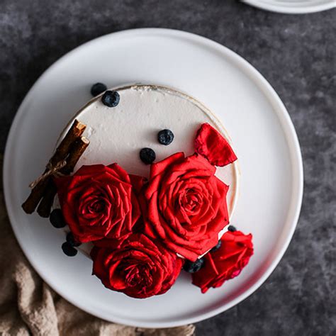 Cake Plate With Dome Online - Premium Cake Stand | Nestasia