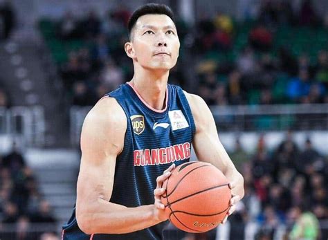 回顾易建联NBA生涯：当年为了得到他，各球队都付出了多大诚意？_腾讯新闻