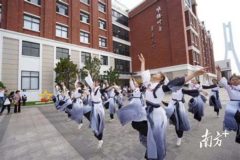 2010届六年级毕业合影 - 深圳市南山中英文学校