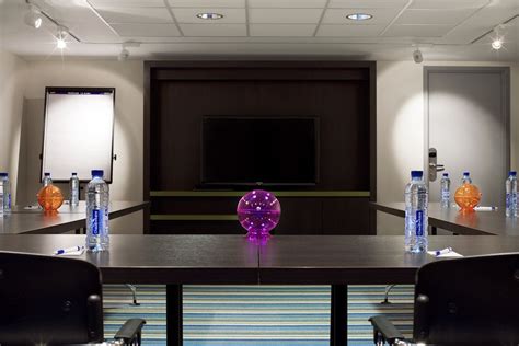 Meeting Room Set Up Examples 的图像结果