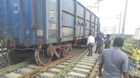 Bogie of goods train derails in Sambalpur, senior Railway officials at spot