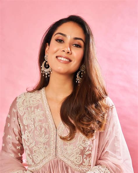 4 of Mira Rajput's pastel pink outfits that are ideal for sangeet ...