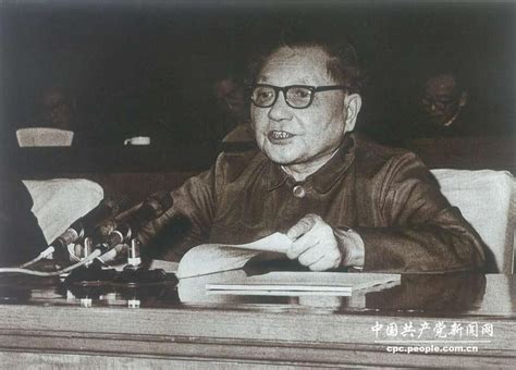 世纪伟人风采：记录邓小平一生的10张经典照片（高清） - 华声新闻