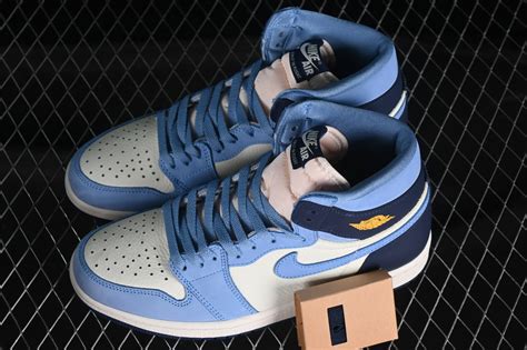 Air Jordan 1 High OG First in Flight University Blue Midnight Navy Sail ...