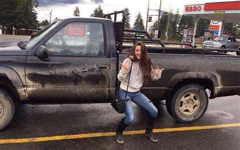 Rust Valley Restorers Cast 的图像结果