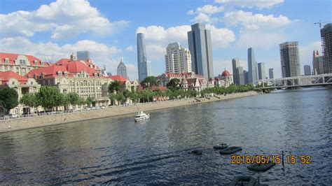 【携程攻略】天津海河景点,海河两岸就是天津最繁华的街区，西洋与中式房屋、古典和繁华交织，景…