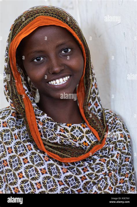 Rezultat imagine pentru Human Sharp Teeth