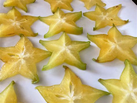 What Does Star Fruit Taste Like? - CookThink