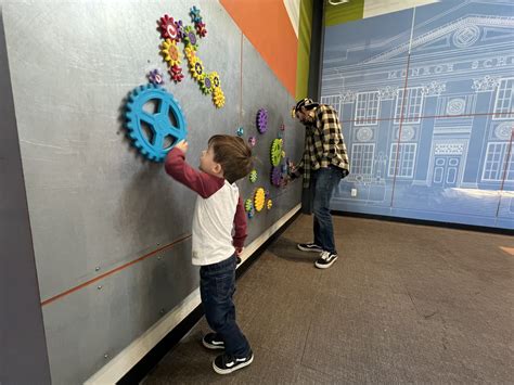 Exploring Gears at Children's Museum of Phoenix - Arizona Parenting ...