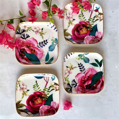 Square Quarter Plates, Set of 4 - Tudor Blooms – Faaya Gifting