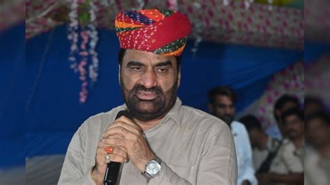 "लूटने के लिए बनते हैं थानेदार", बेनीवाल बोले- फिर करो SI की तैयारी ...