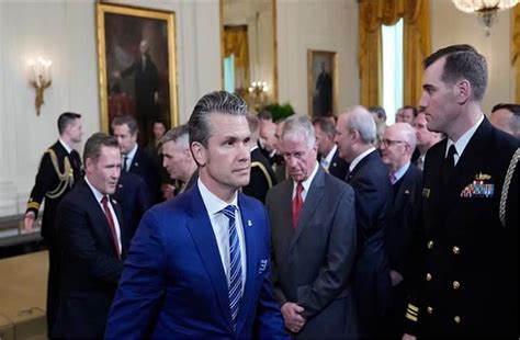 रक्षा मंत्री के आदेश से सदमें में अमेरिकी सेना ! शीर्ष नेतृत्व पर गिरी ...