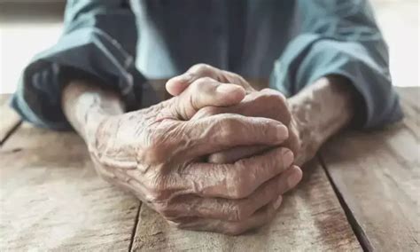 Power scores during sit-to-stand motion may predict frailty in elderly ...